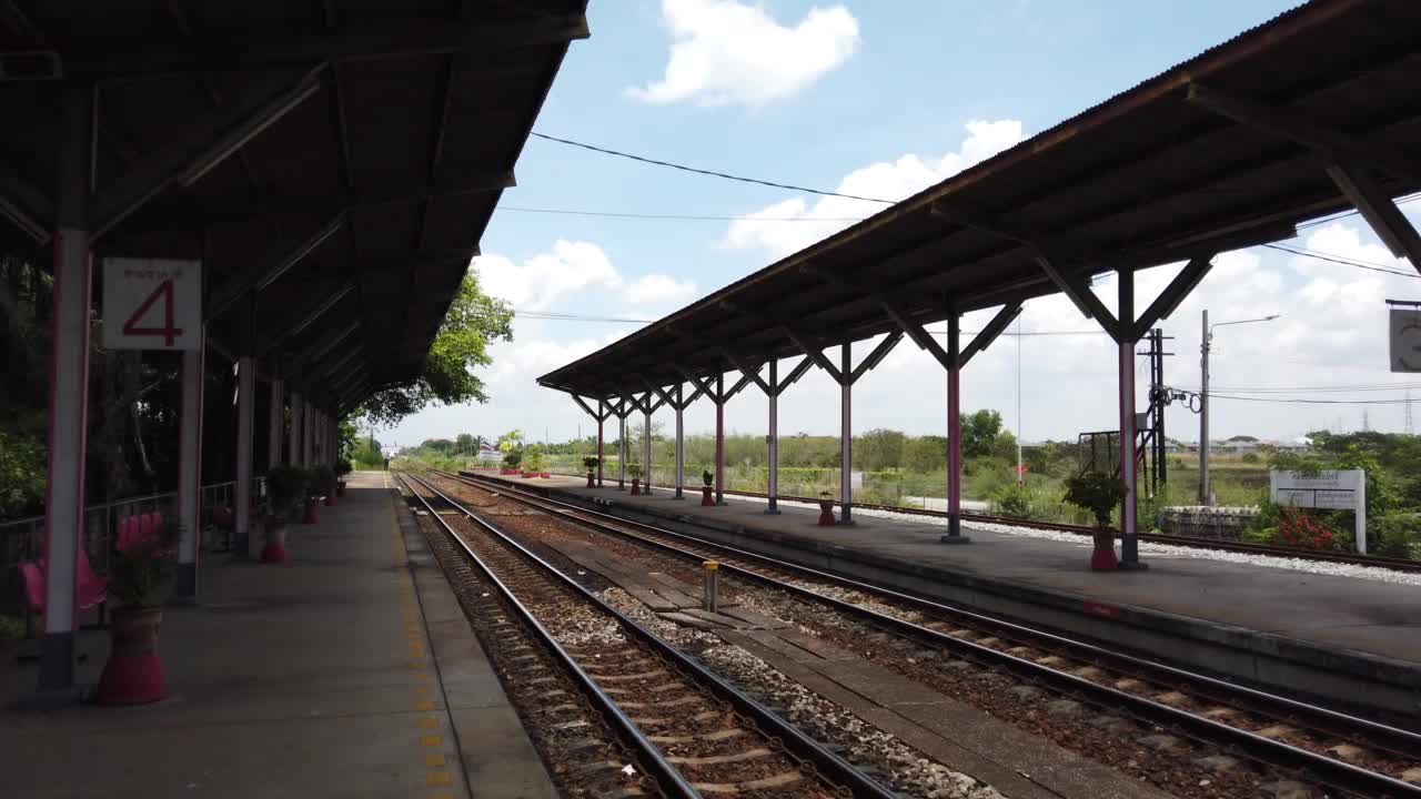 货运列车集装箱装货站到林察邦港视频素材
