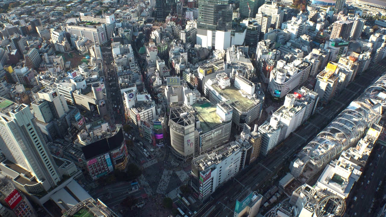 日本东京:白天涩谷渡口的鸟瞰图。视频素材