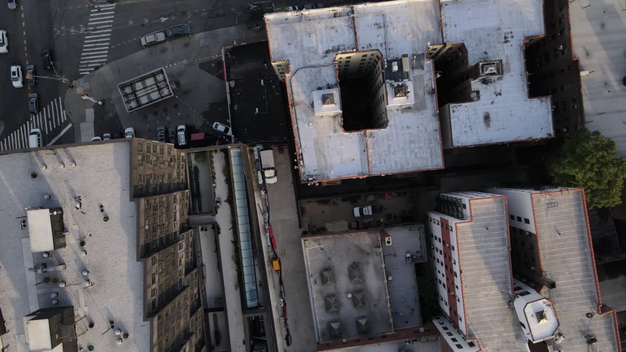 纽约哈莱姆区的屋顶鸟瞰图视频下载
