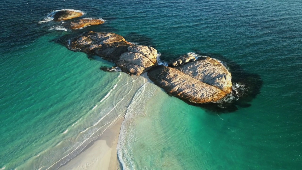 威利湾埃斯佩兰斯西澳大利亚的鸟瞰图- 4K无人机视频素材
