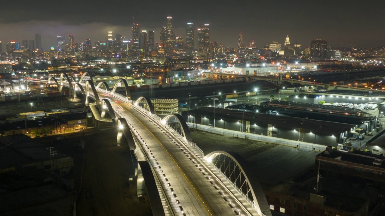 洛杉矶新第六街高架桥的空中超距拍摄视频素材