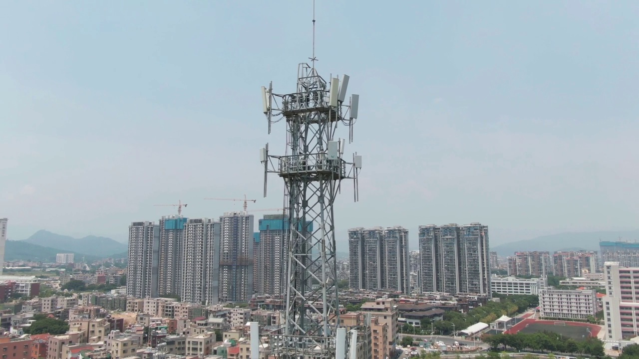 城市5G网络信号塔视频素材