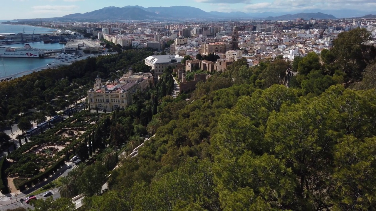 Málaga阳光时间的城市景观。视频下载