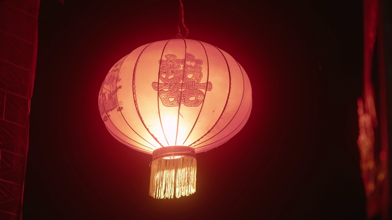 中国人结婚时挂的传统灯笼视频素材