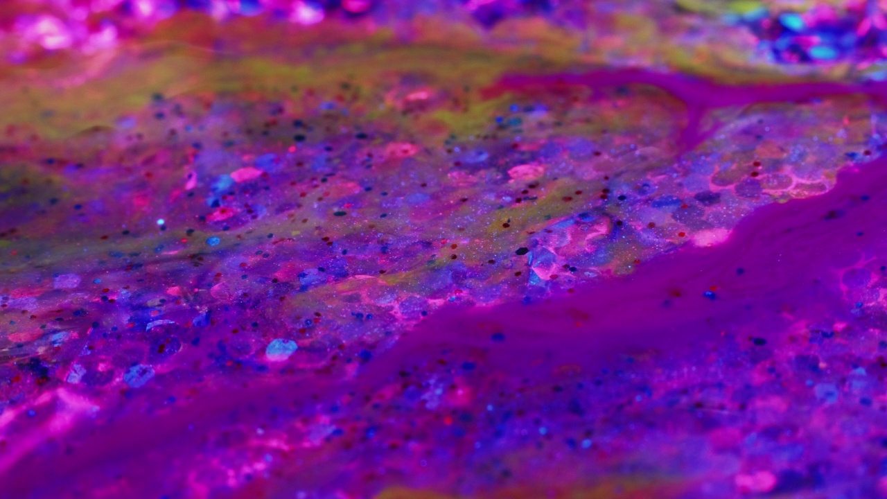 彩色混合流动艺术创作紫色绘画视频下载