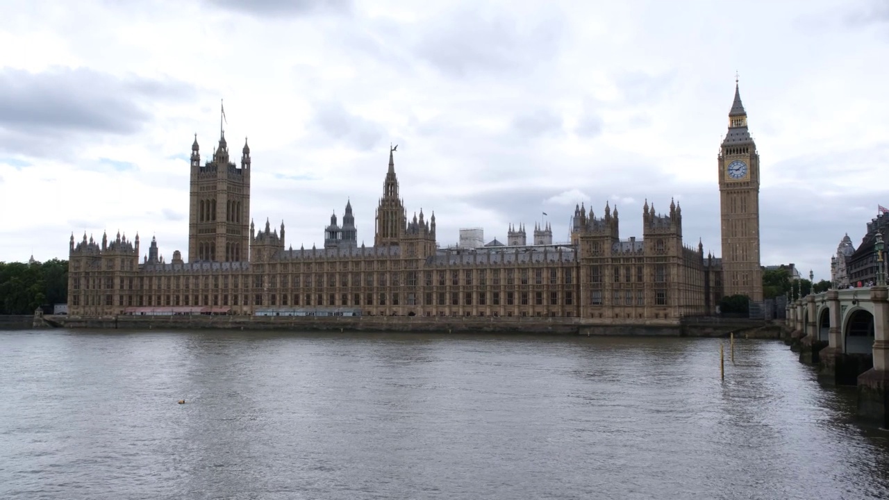 议会大厦，大本钟，威斯敏斯特桥，泰晤士河，伦敦市中心视频素材