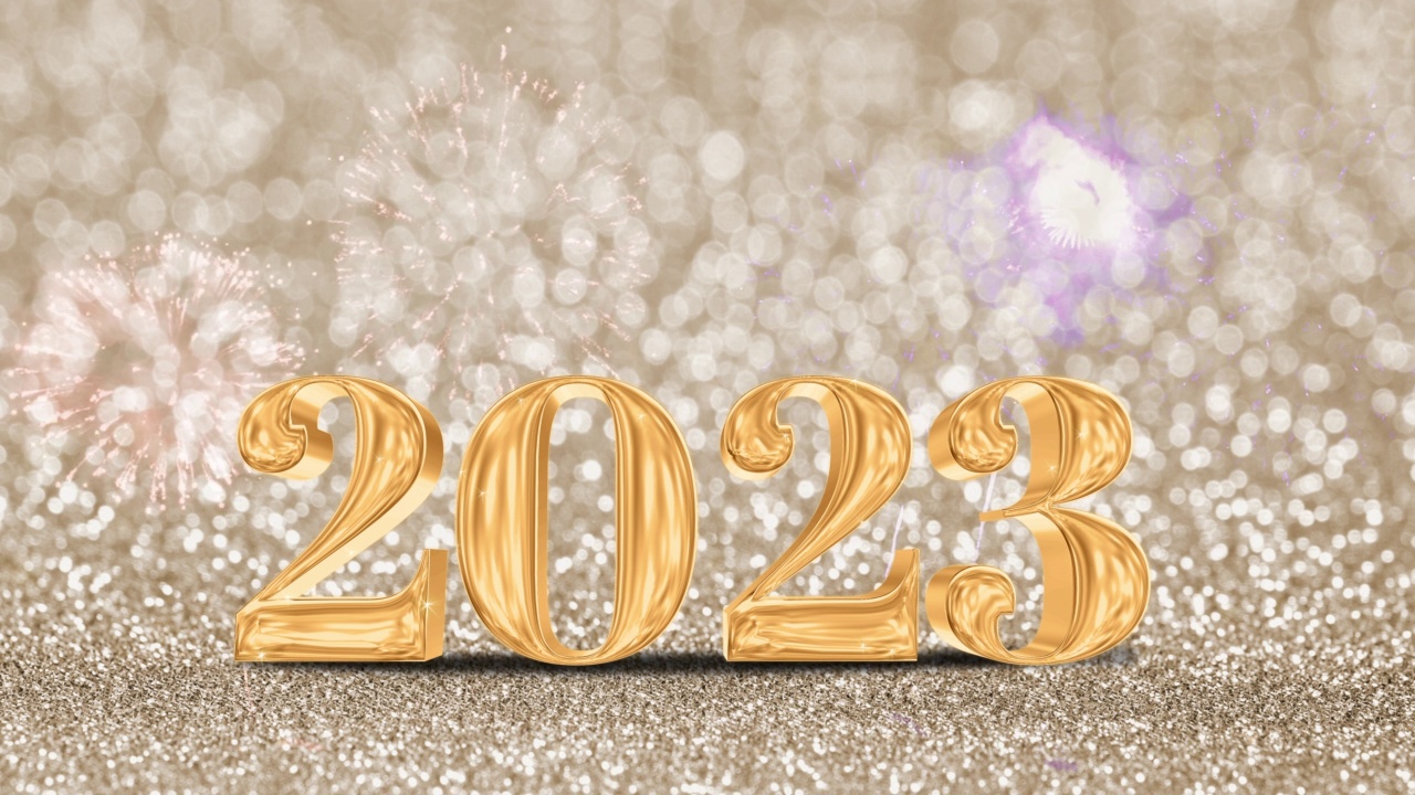 2023年新年快乐，金色的颜色与烟花闪闪发光的金色散景墙，节日庆祝概念视频素材