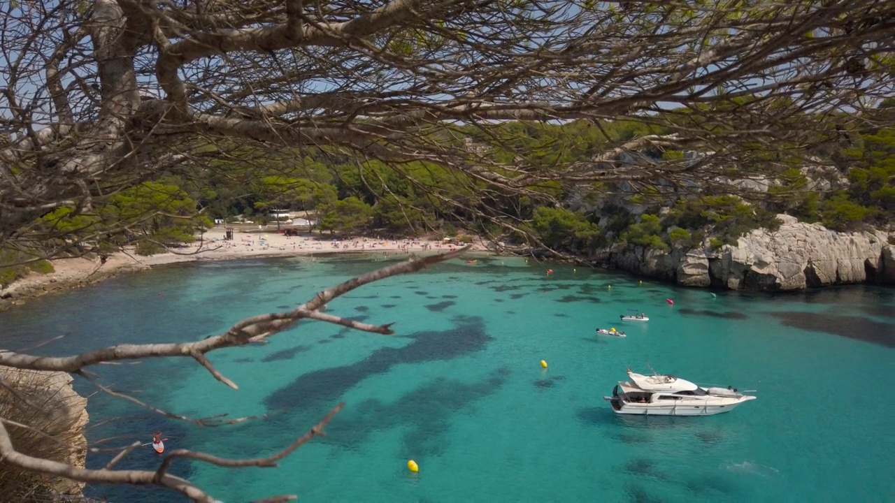Menorca岛，Cala Macarella风景视频素材