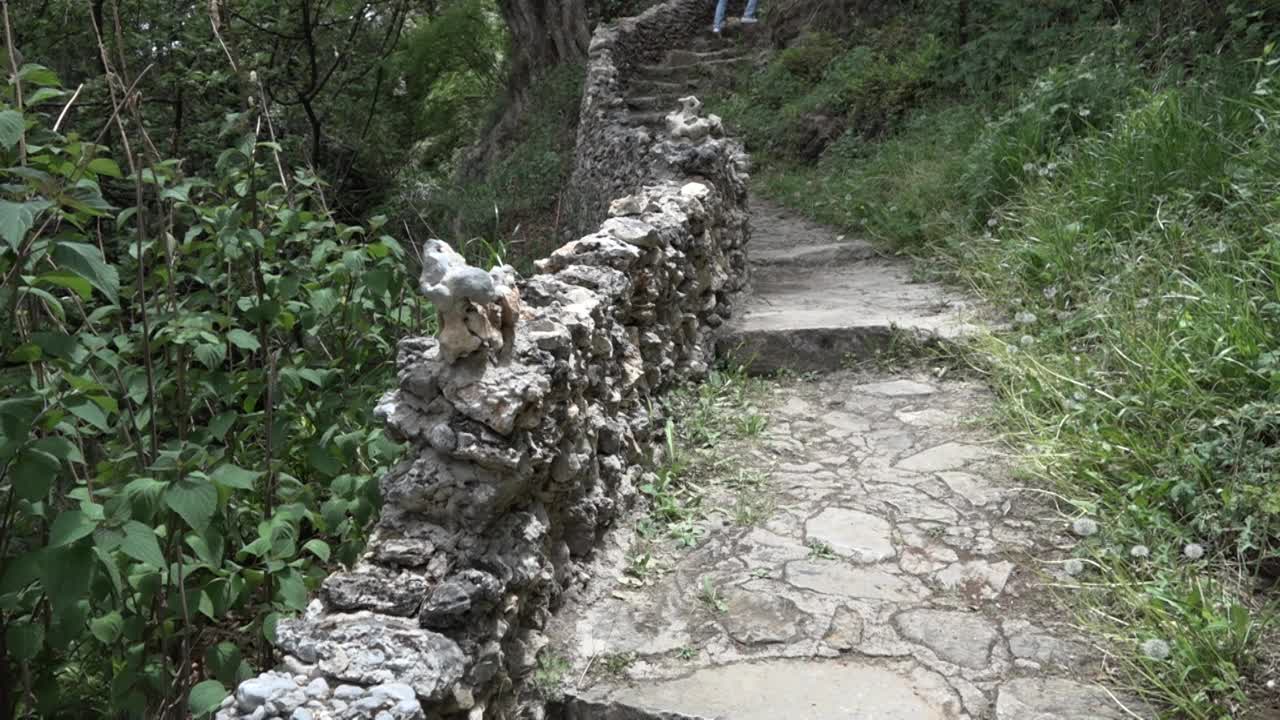 石阶与自然的风景/中国云南丽江视频素材