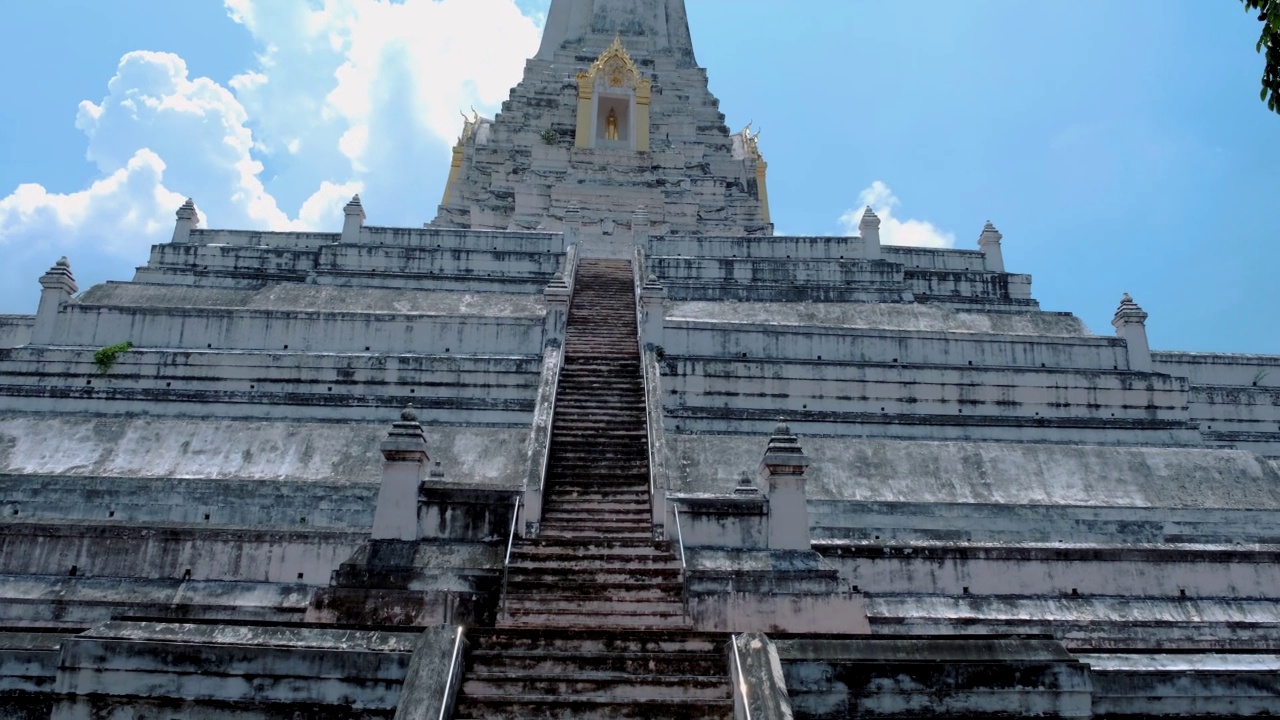 泰国Ayutthaya的Wat Phu Khao Thong chedi视频素材