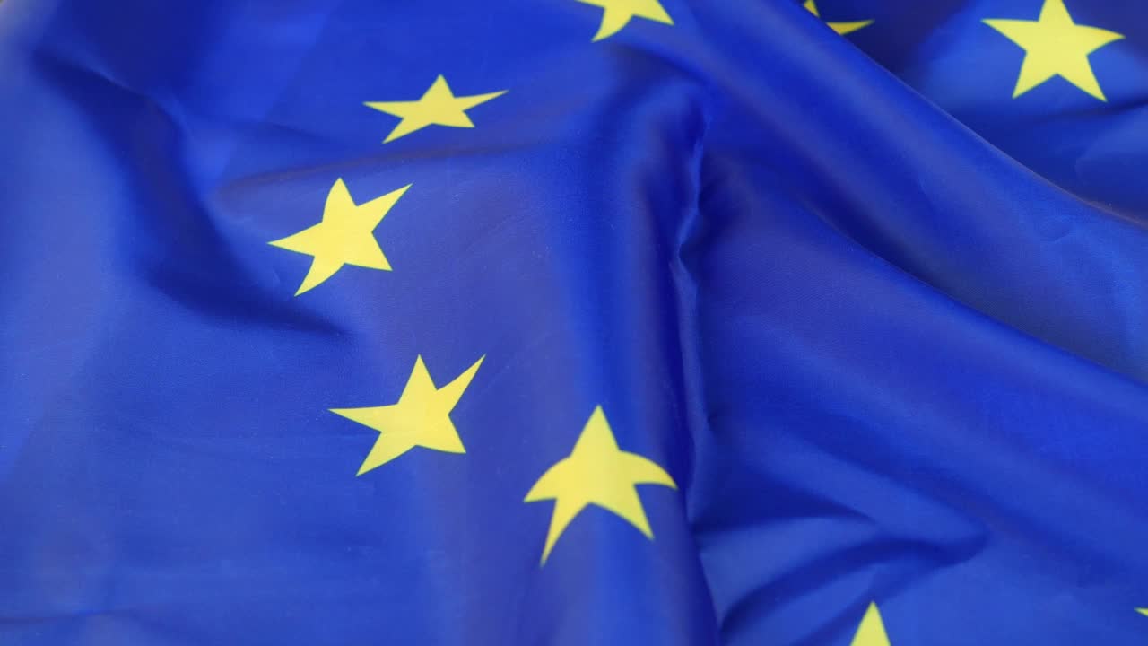 欧盟旗帜。欧盟彩色国旗视频素材