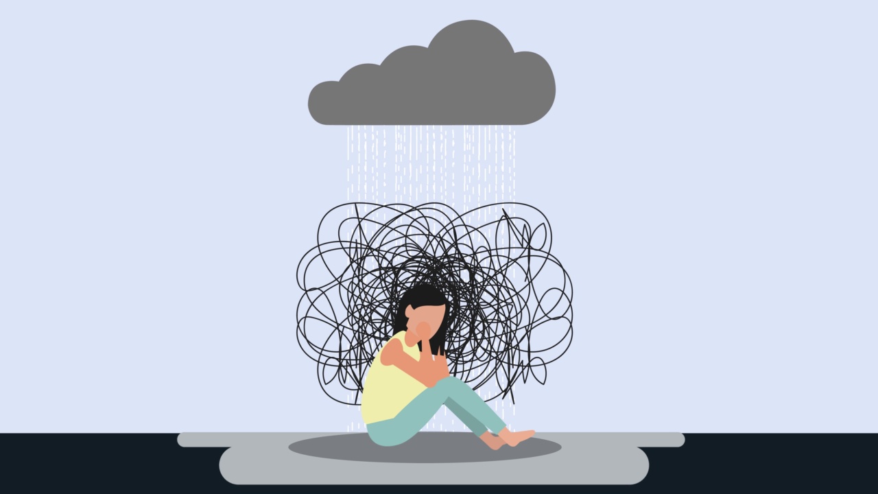 悲伤的孕妇独自坐在雨中视频下载