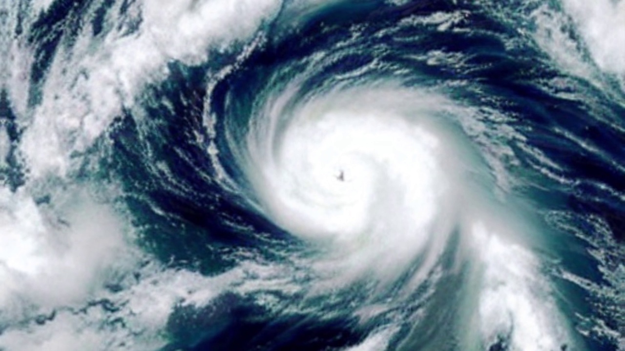 大西洋运动背景中的飓风风暴视频下载