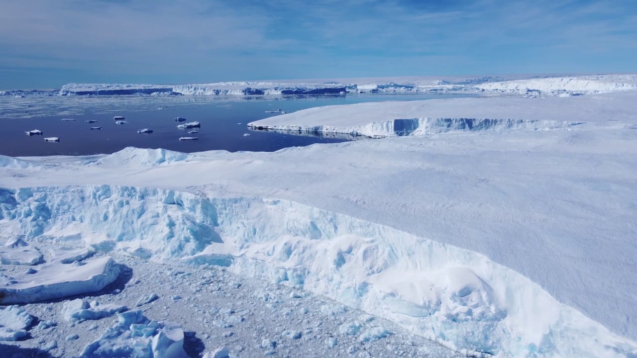 极地自然环境中的巨大高冰冰川。视频下载