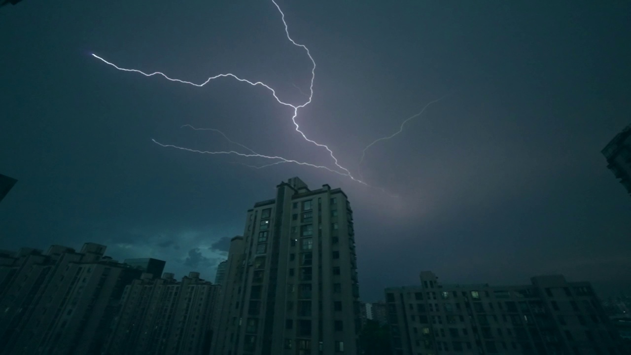 上海上空闪电风暴，超慢镜头视频下载