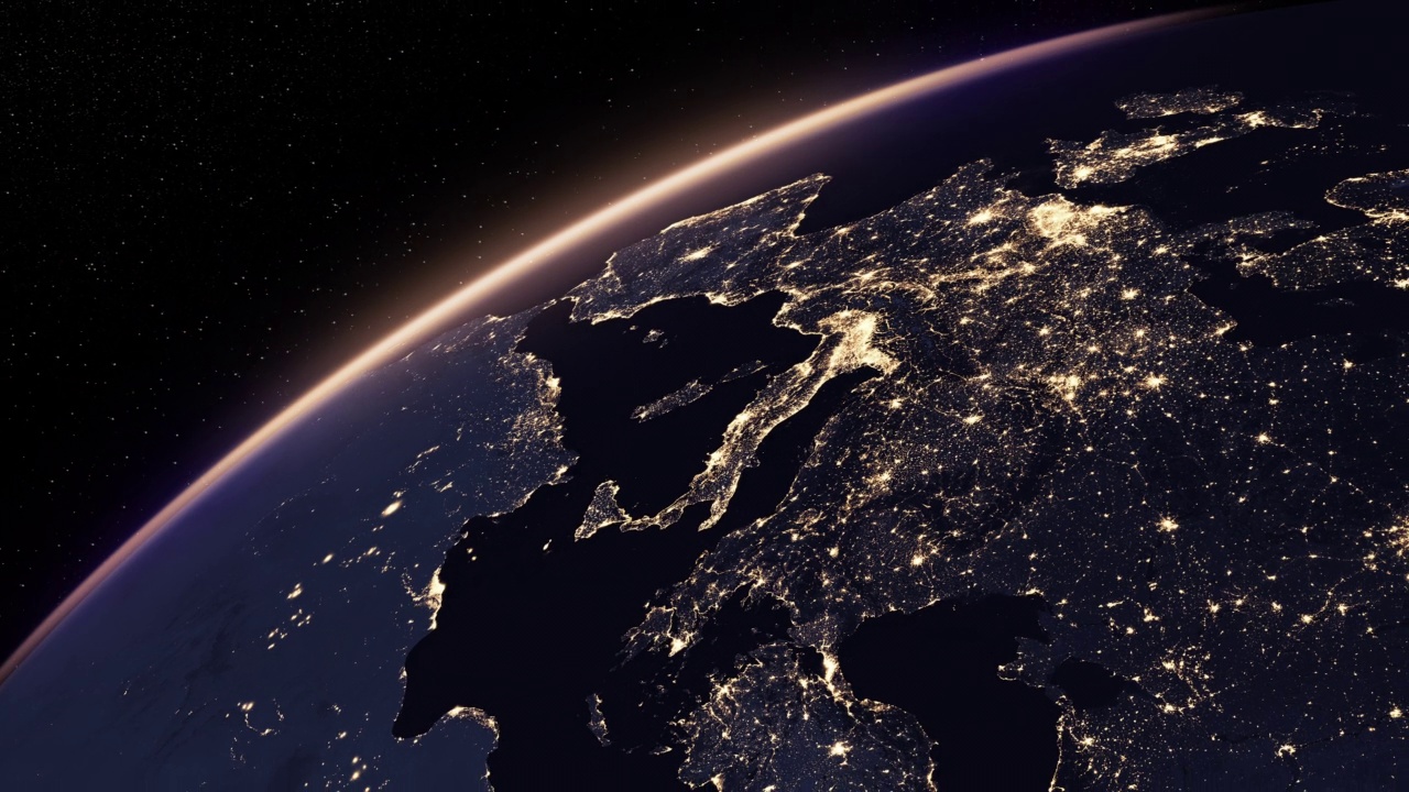 晚上地球。夜景城市的灯光在行星上发光。欧洲和非洲大陆的真实3d动画自然概念。从太空轨道看行星地平线视频素材