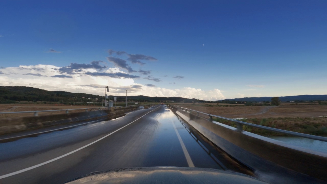 POV汽车越野行驶:水坑水坡视频素材