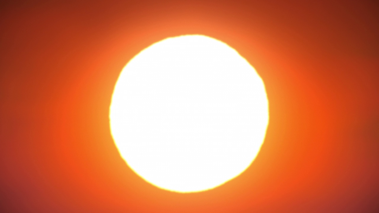 美丽清晰的大日出(日落)特写循环动画。大静态橙色热太阳在暖空气扭曲在地平线上无缝。美丽自然的概念视频下载