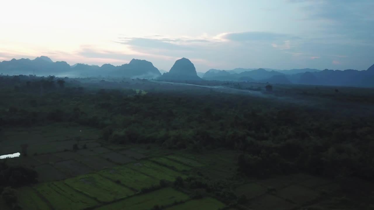 老挝khamouane Mahaxay市的日落视频素材