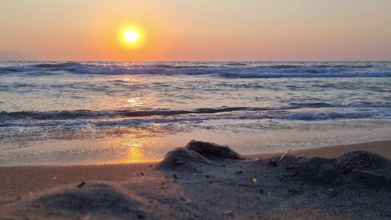 日落和海景。自然背景。视频下载