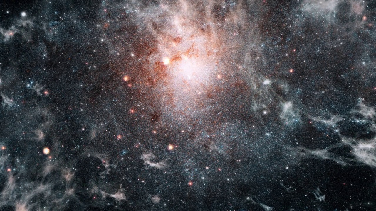太空星云旅行探索通过外层空间到发光星云云银河系。4K循环动画，飞行通过发光的星云，云和星场。视频下载