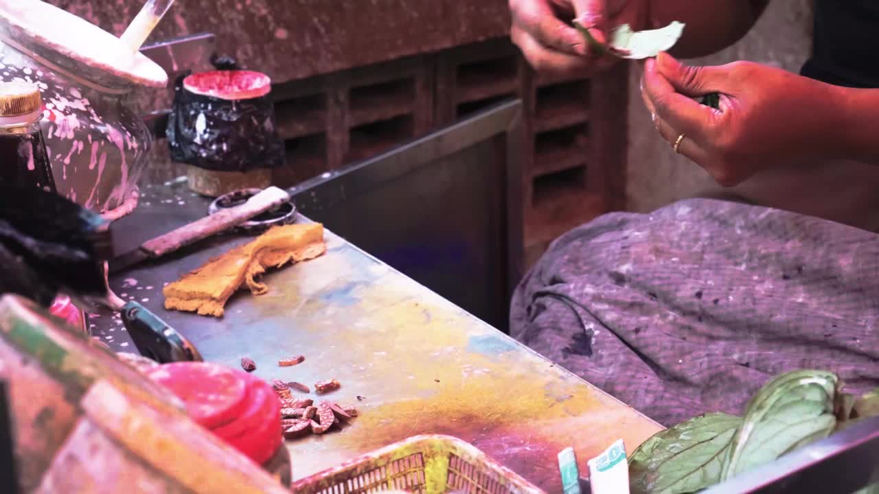 手工制作槟榔果皮视频素材