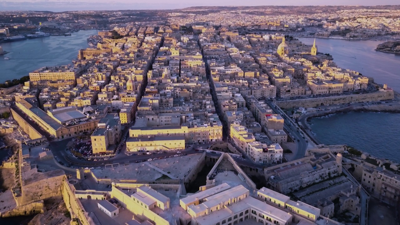 4k无人机拍摄-马耳他首都瓦莱塔的日出。视频素材