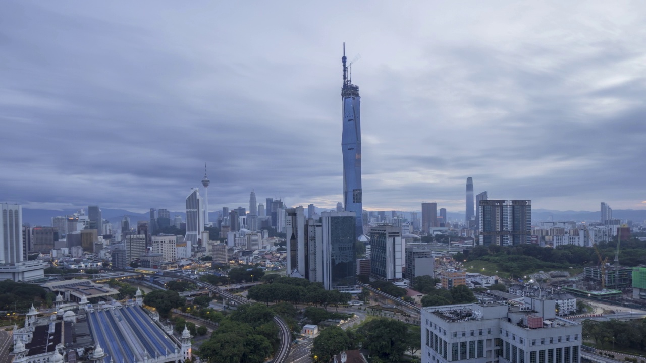 吉隆坡城市天际线的多云日出视频素材