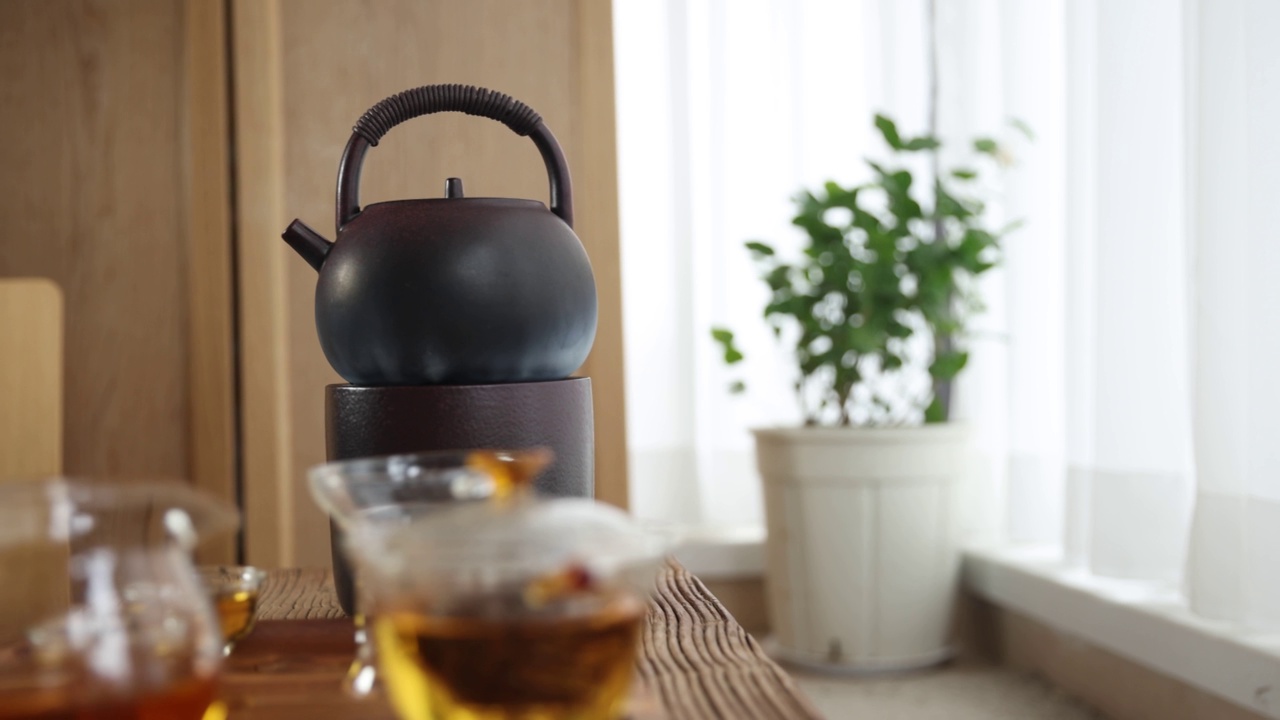 中国茶道的茶壶和茶杯视频素材