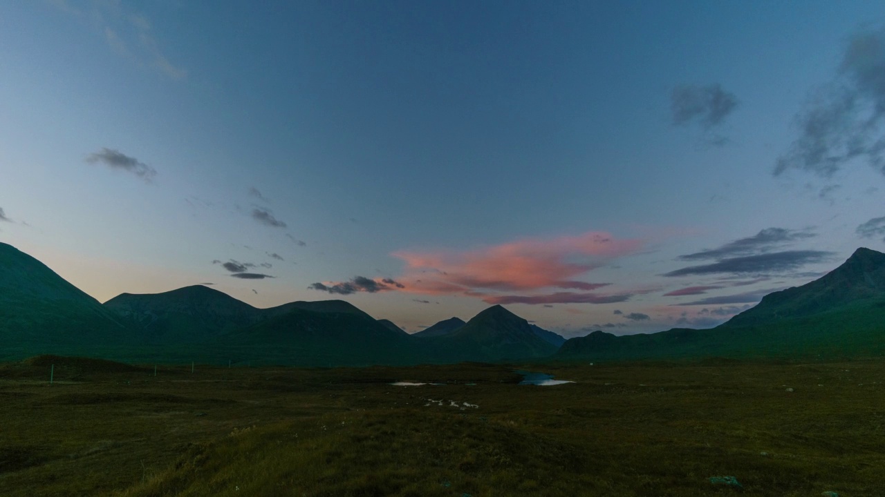 英国苏格兰，斯凯，库林山日出的时间间隔视频素材