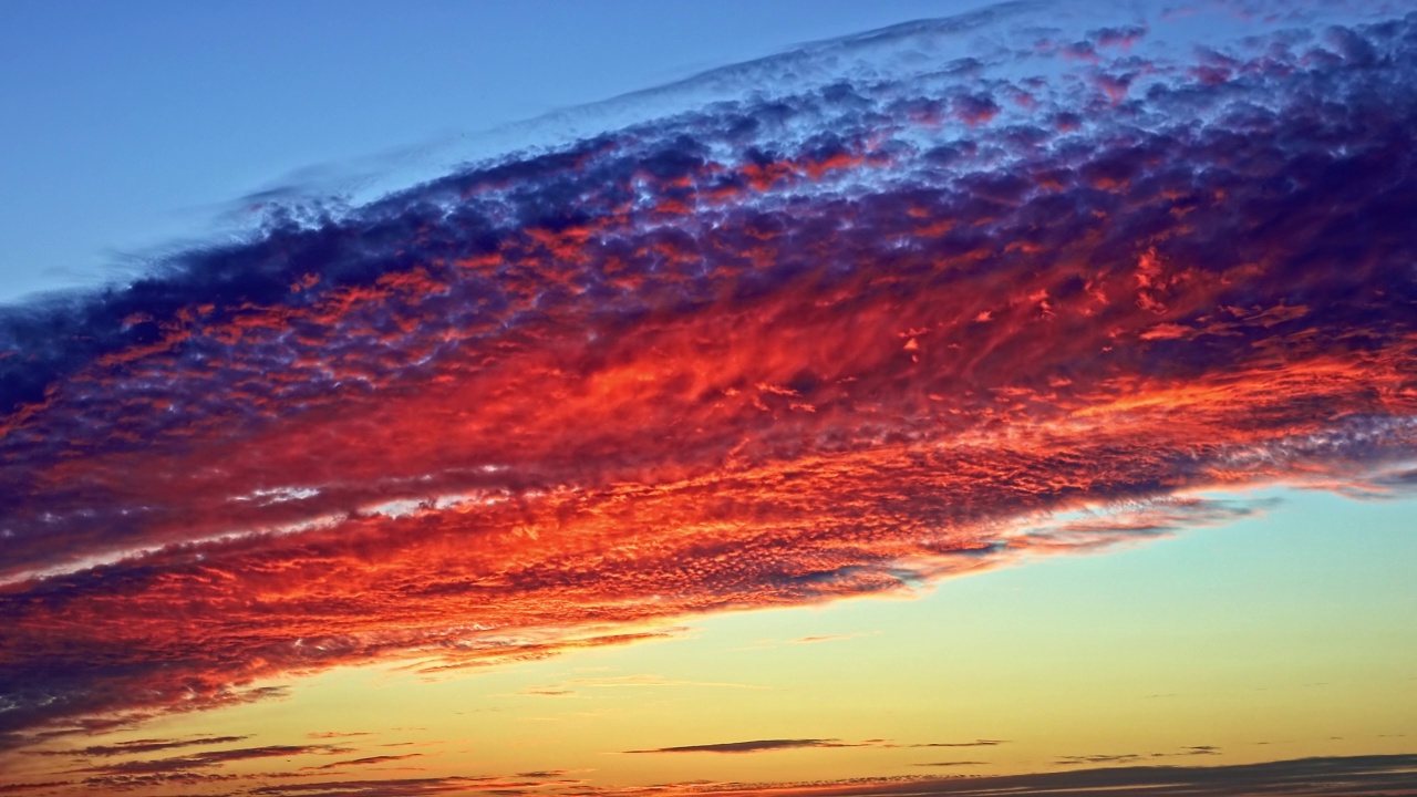 彩色的天空云风景在日落视频下载