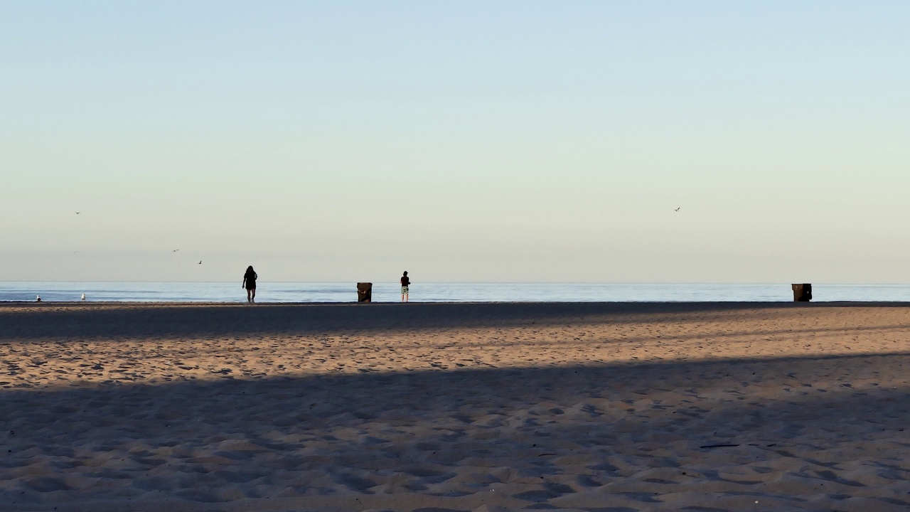 圣莫尼卡海滩的清晨广角镜头视频下载