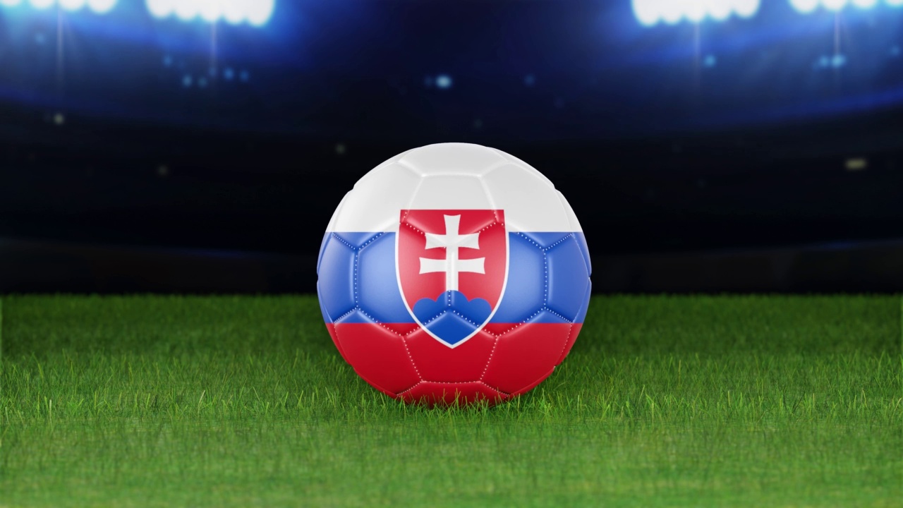 斯洛伐克国旗足球，在灯光下跳入体育场。足球场和球，4K分辨率，循环库存视频视频下载