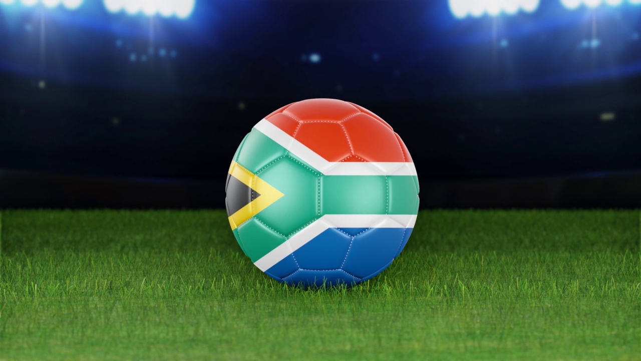 南非国旗足球，带着灯光跳入体育场。足球场和球，4K分辨率，循环库存视频视频下载
