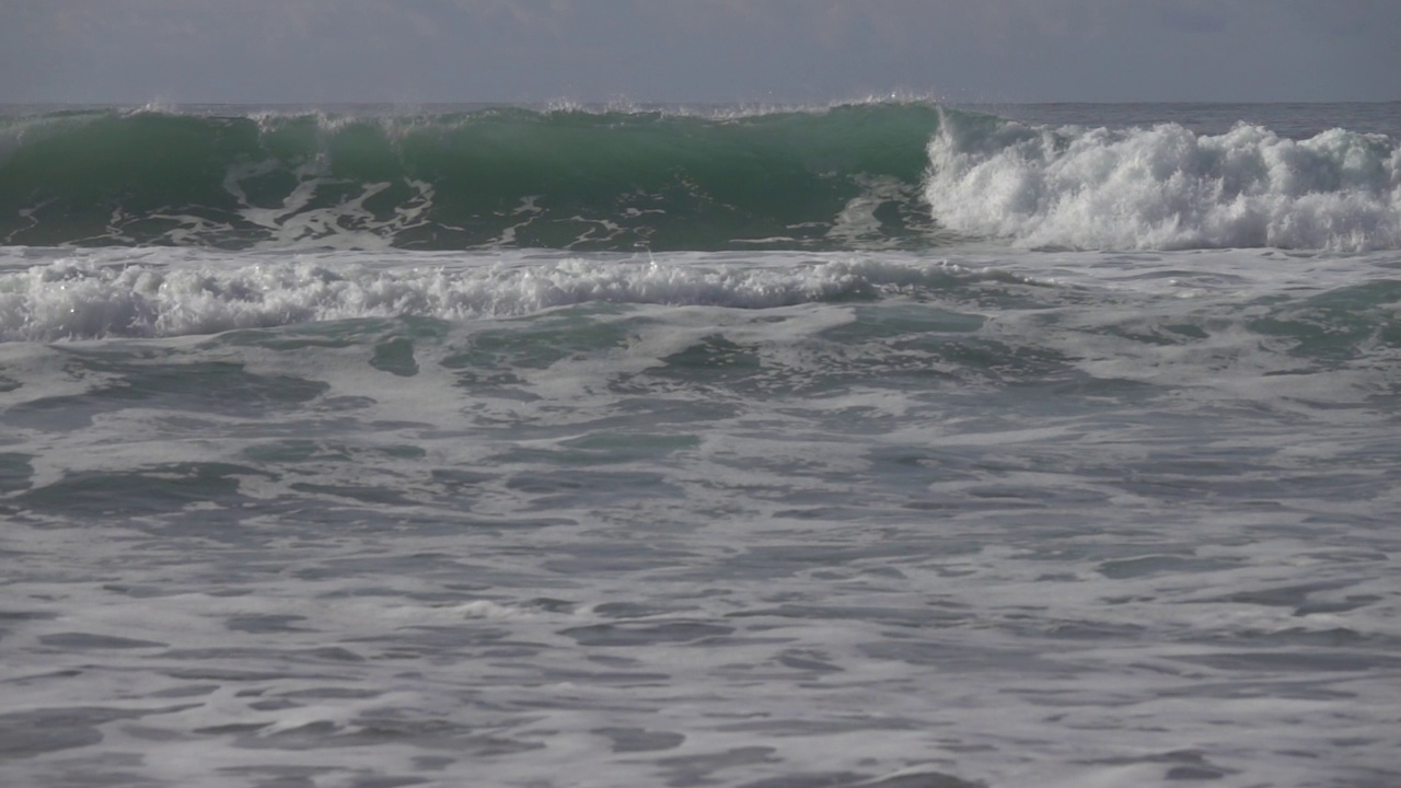 汹涌的海浪视频下载