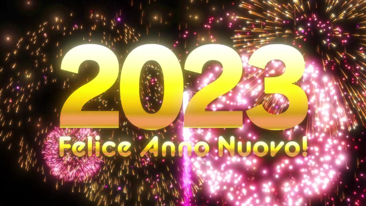 “2023年新年快乐”的意大利语。背景是烟花。庆祝新年的视频。视频下载