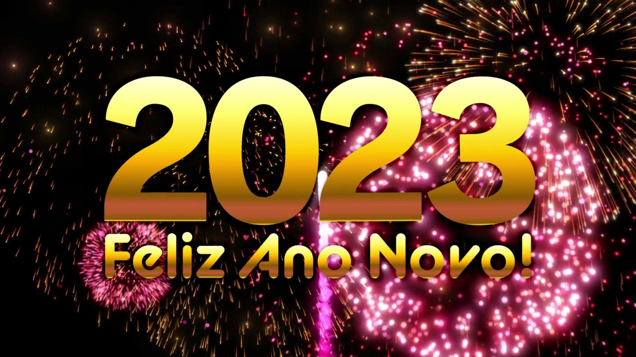 葡萄牙语是“2023年新年快乐”。背景是烟火。庆祝新年的视频。视频下载