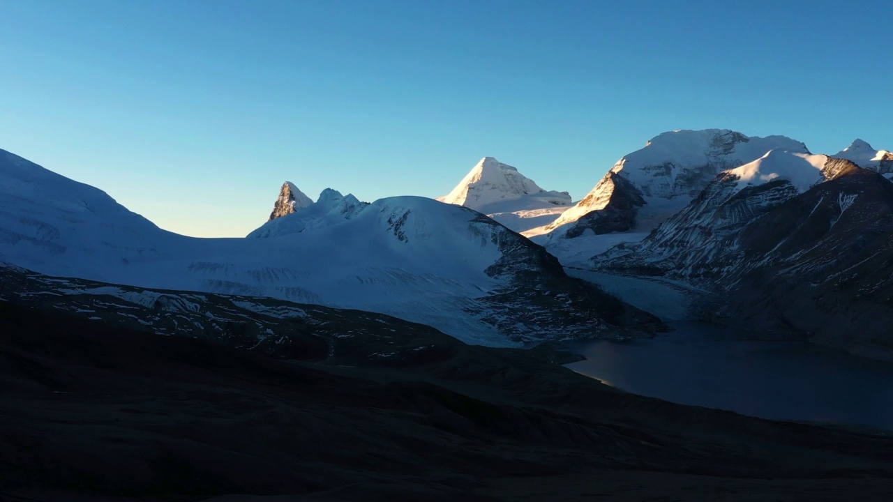 位于中国西藏的雪山喜马拉雅山。视频素材