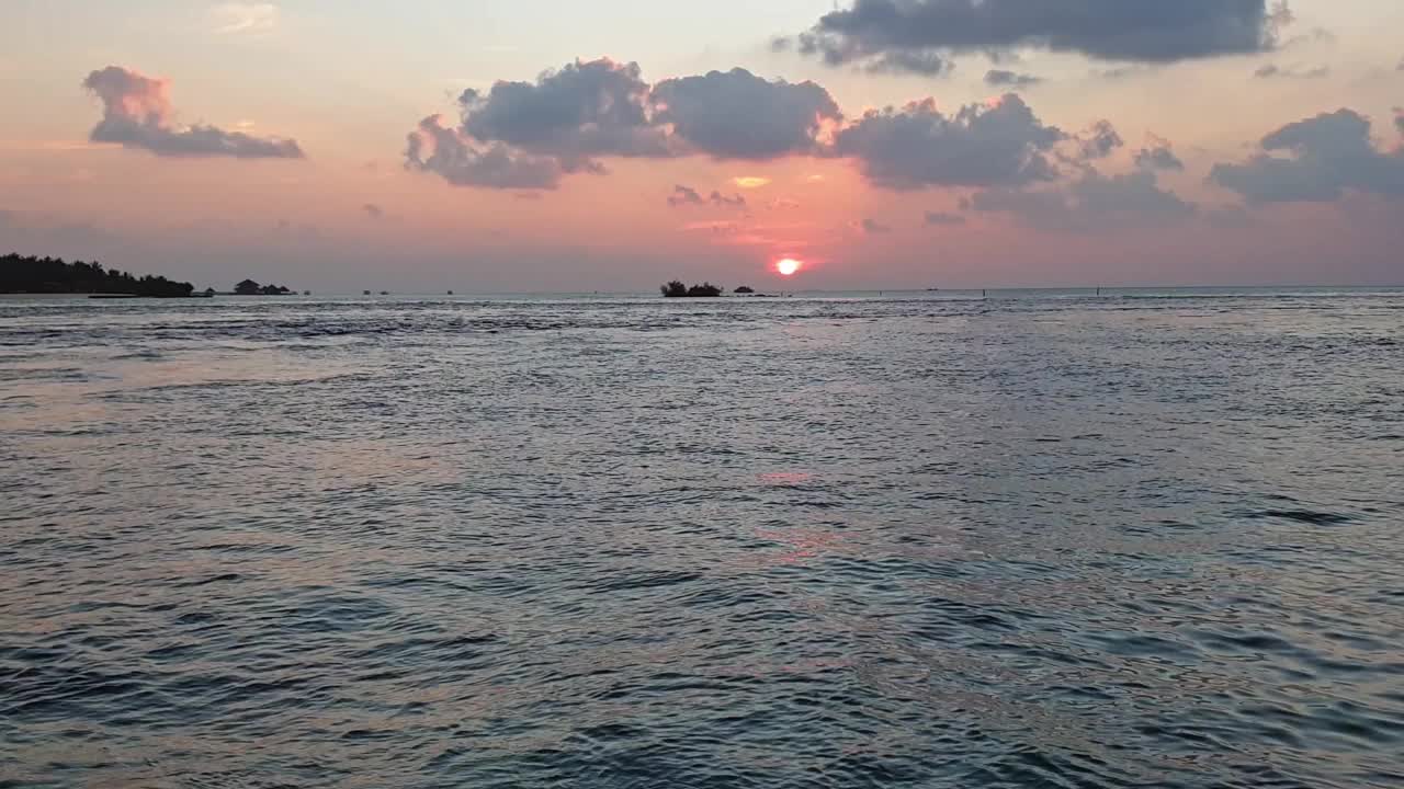 马尔代夫海洋的日落视频素材