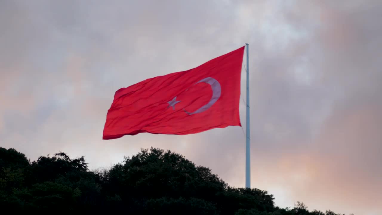 土耳其国旗伊斯坦布尔4K，土耳其国旗和风景，土耳其国旗和伊斯坦布尔视频素材
