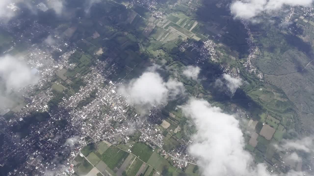 马郎城市鸟瞰图，图片来自飞机。视频下载