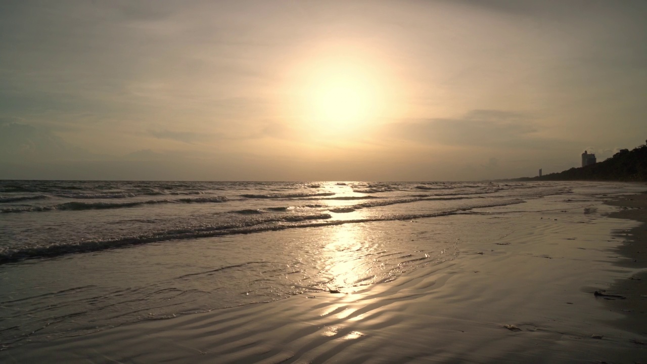 美丽的日落和海滩视频下载