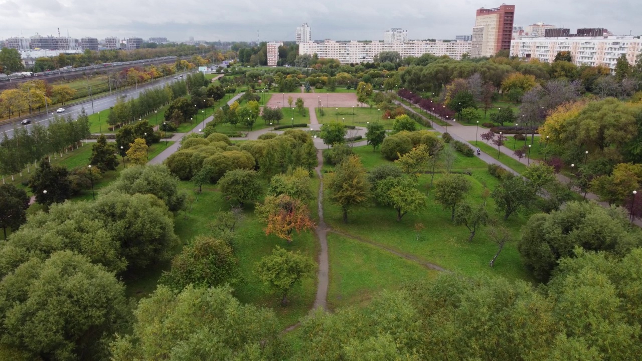俄罗斯圣彼得堡弗伦曾斯基区的公园视频下载