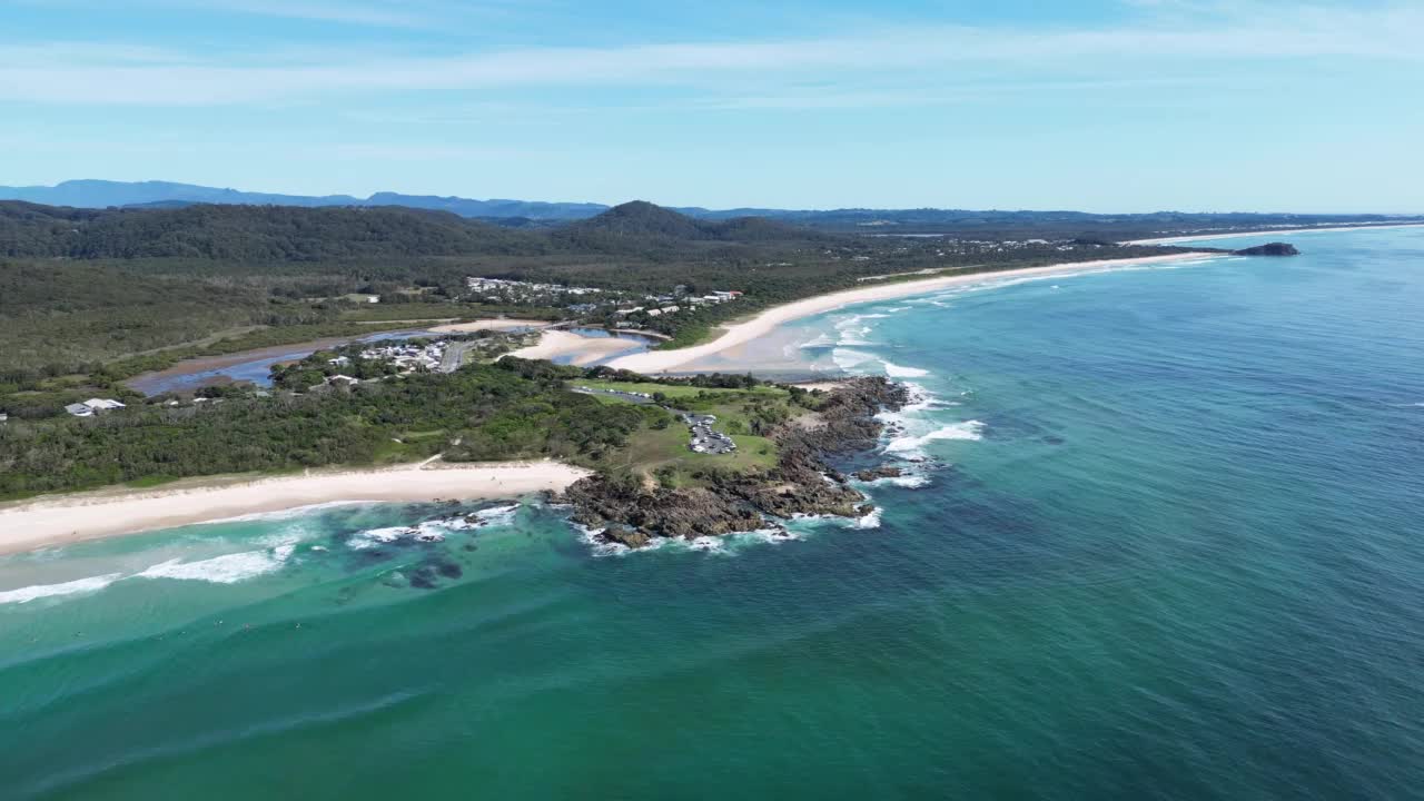 澳大利亚新南威尔士州北海岸黑斯廷斯角的天桥视频素材