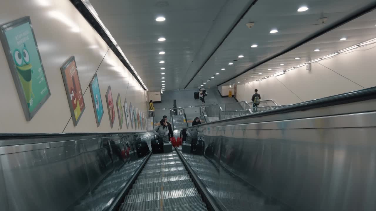 中国北京的地铁站。视频下载