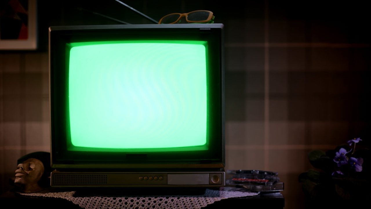 老式复古电视的绿色屏幕视频素材