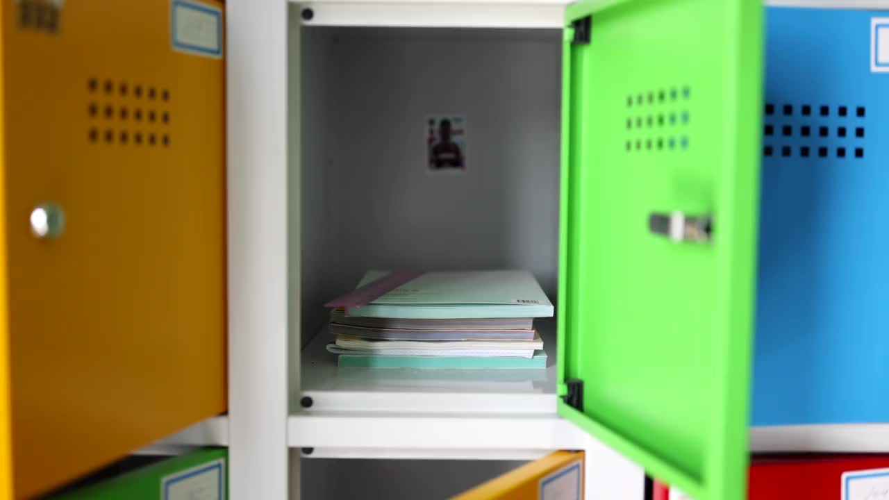 小学生的储物柜视频下载