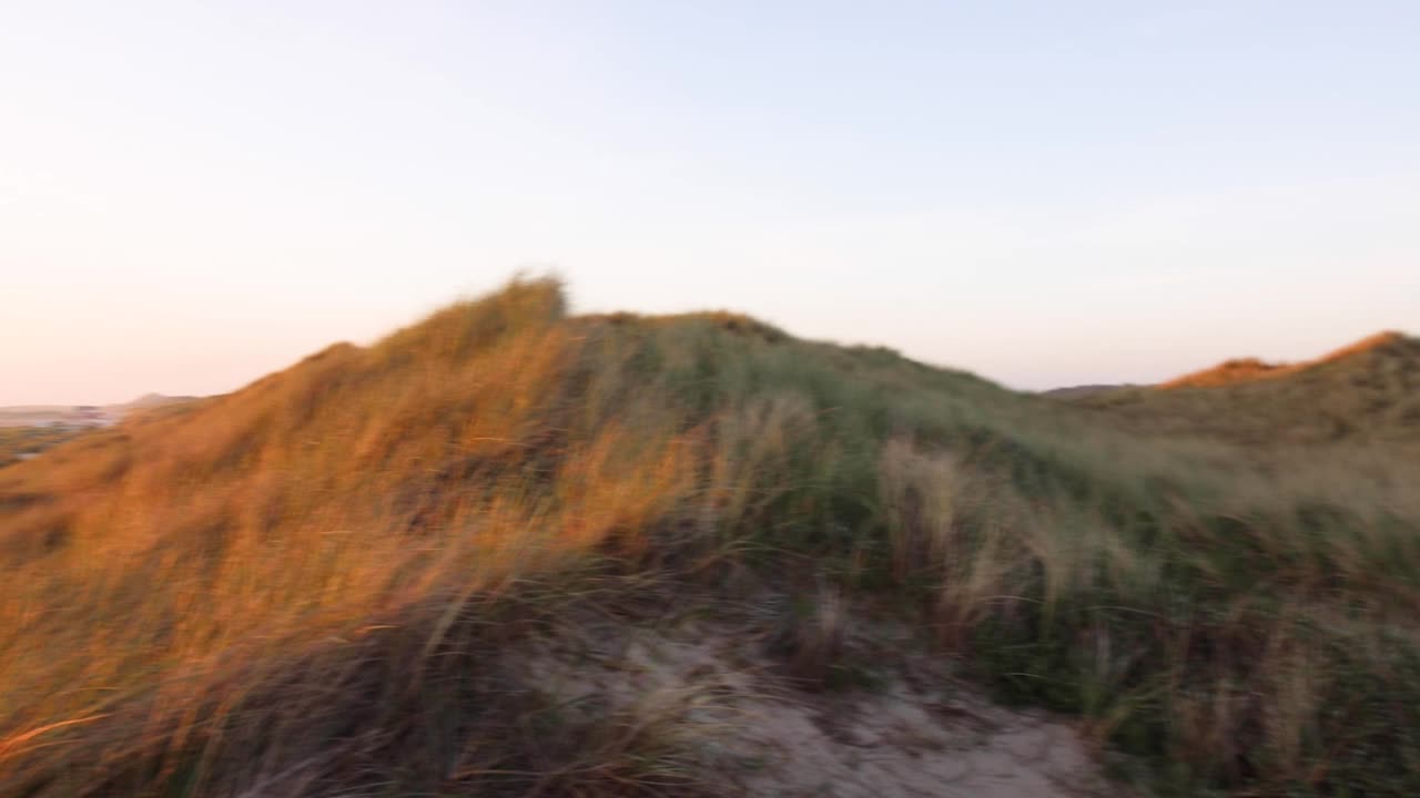 日落在沙滩上视频素材