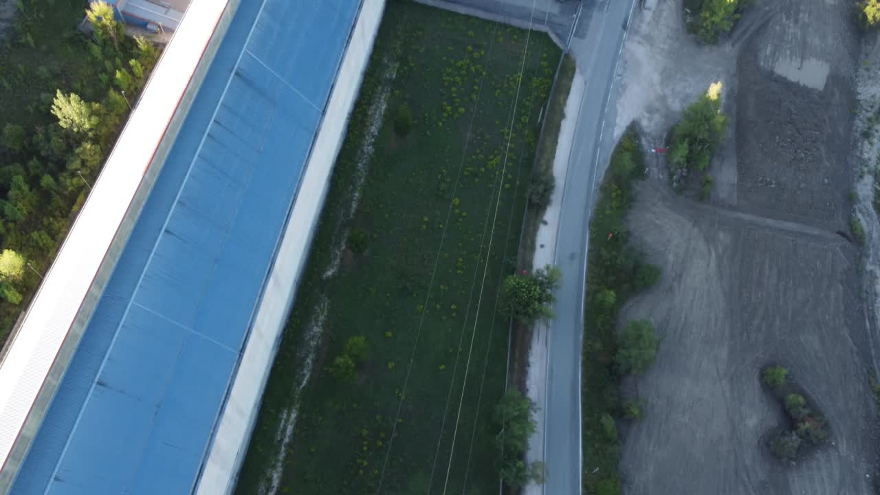 摩法索水泥厂无人机航拍镜头，重工业概念。视频素材