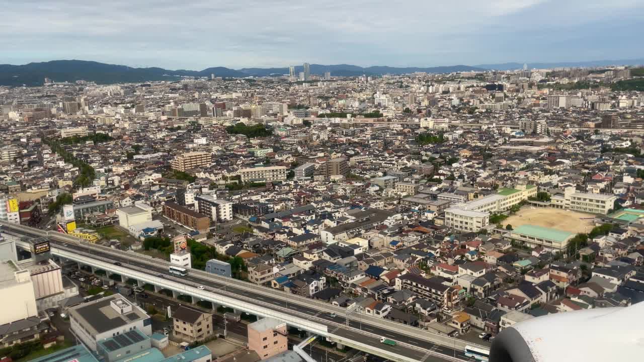飞机窗口视图即将在大阪降落视频下载
